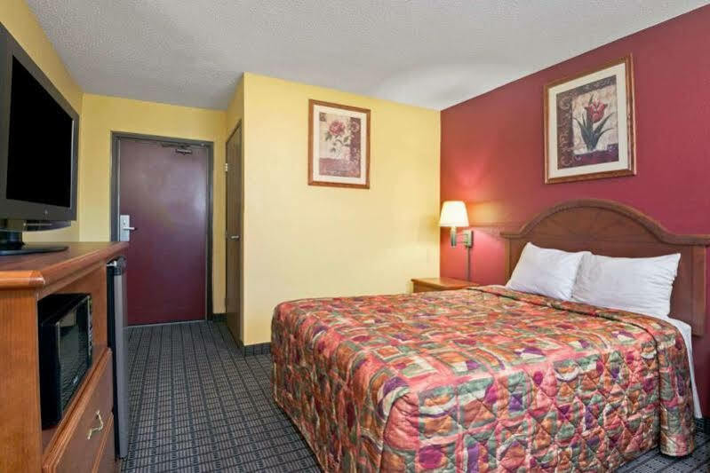 Travelodge By Wyndham Torrington Zewnętrze zdjęcie