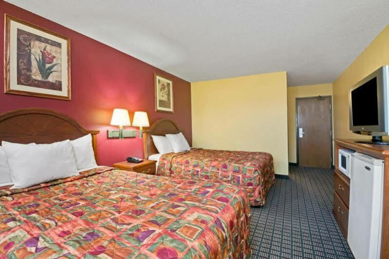Travelodge By Wyndham Torrington Zewnętrze zdjęcie